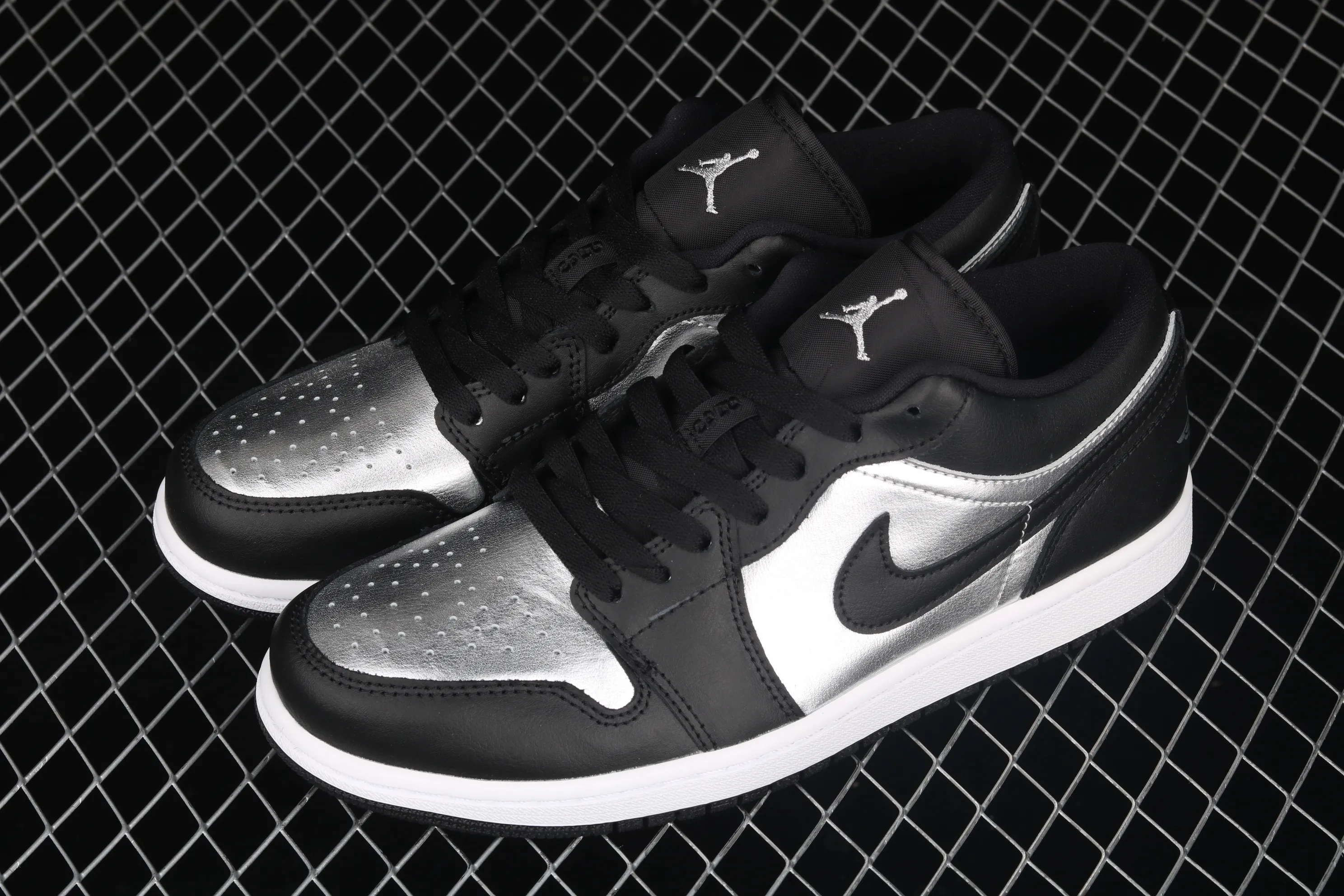 All categories Air Jordan Jordan series basketball shoes Air Jordan 1 Low G version pure original Air Jordan 1 Low AJ1 Joe 1 low-top black silver cultural and leisure sports sneakers DA5551-001